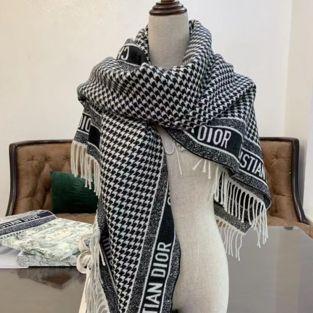 30 MONTAIGNE PONCHO Black and White Cashmere and Silk